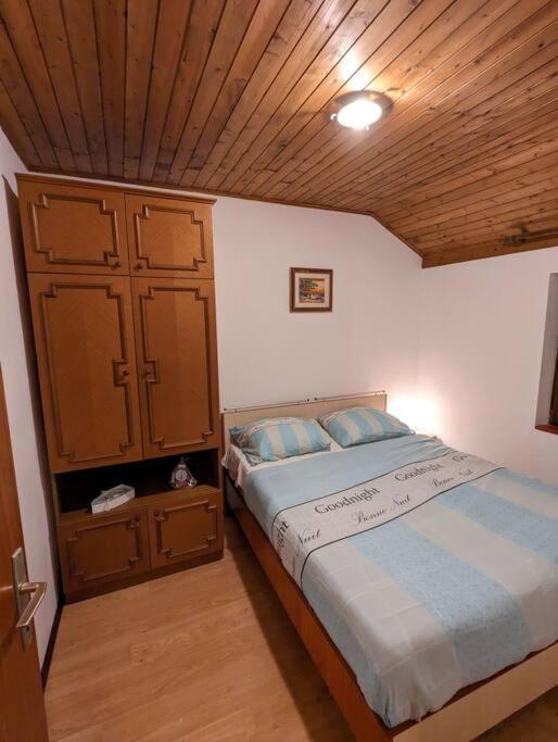Zeezicht Appartement 50M From Beach Srima Eksteriør billede