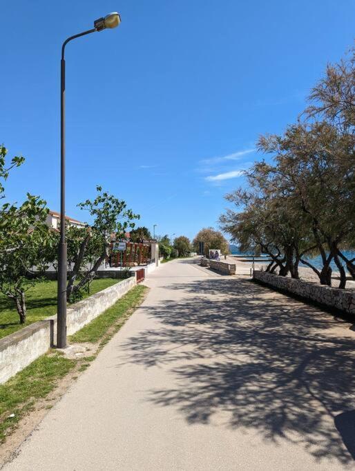 Zeezicht Appartement 50M From Beach Srima Eksteriør billede